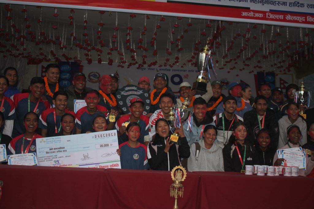 जिल्लास्तरीय राष्ट्रपति रनिङ्ग शिल्ड बेनी नगरपालिकाले उचाल्यो