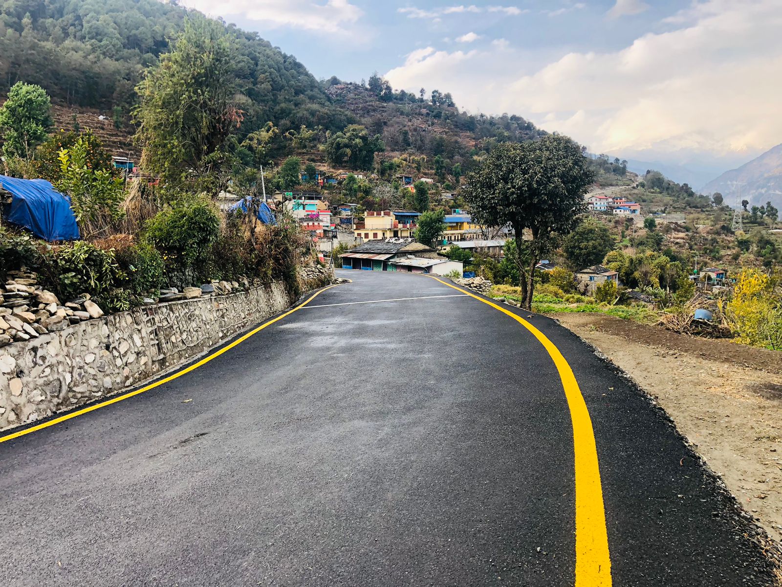 नेप्टेचौरमा सडक कालोपत्र (तस्विरहरु)