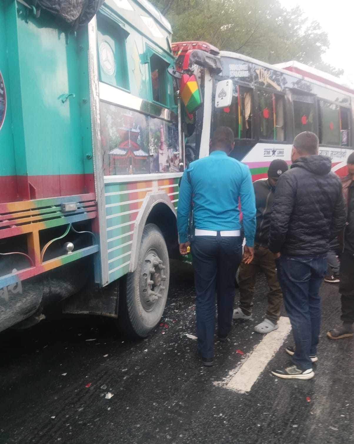 म्याग्दीको जलेश्वरमा बस र ट्रक ठोकिदा १५ यात्रु घाईते