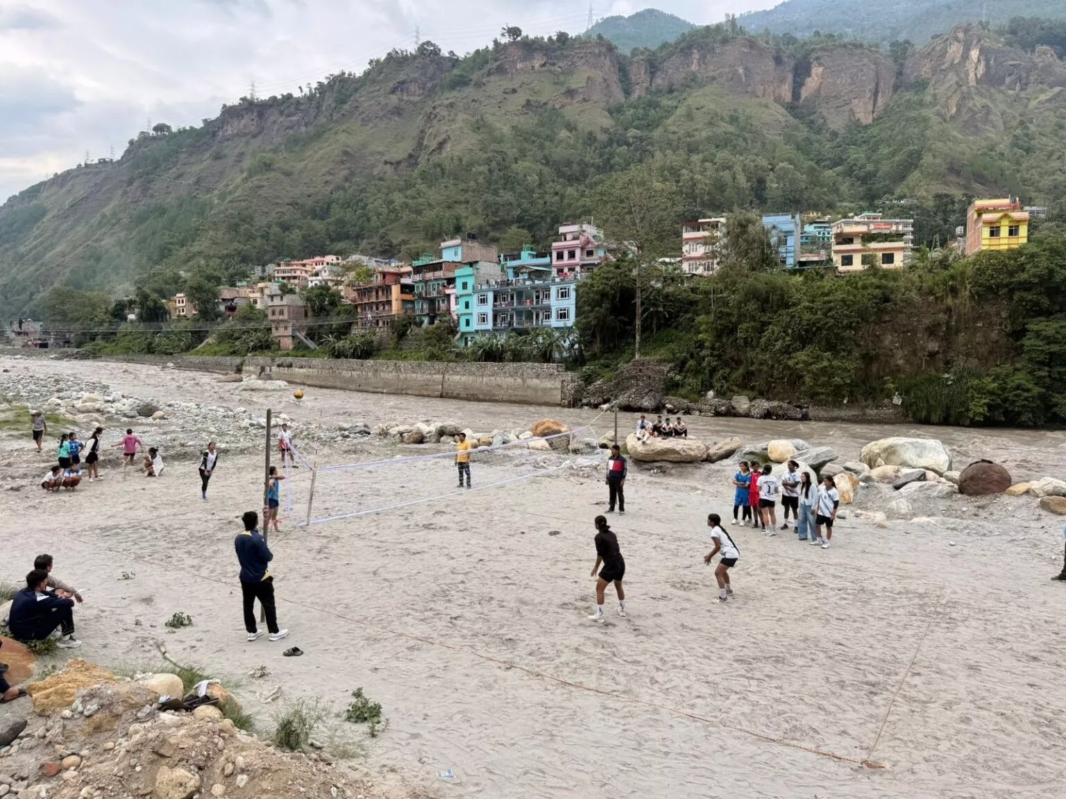 बेनीको दोभानमा मैत्रीपूर्ण बीच भलिबल