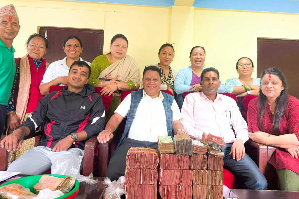 गलेश्वरमा साउनको पहिलो सोमबार दुई लाख नौ हजार बढी भेटी संकलन